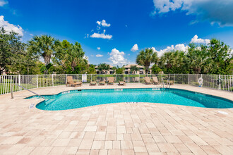 27430 Palmesta Circle in Bonita Springs, FL - Foto de edificio - Building Photo