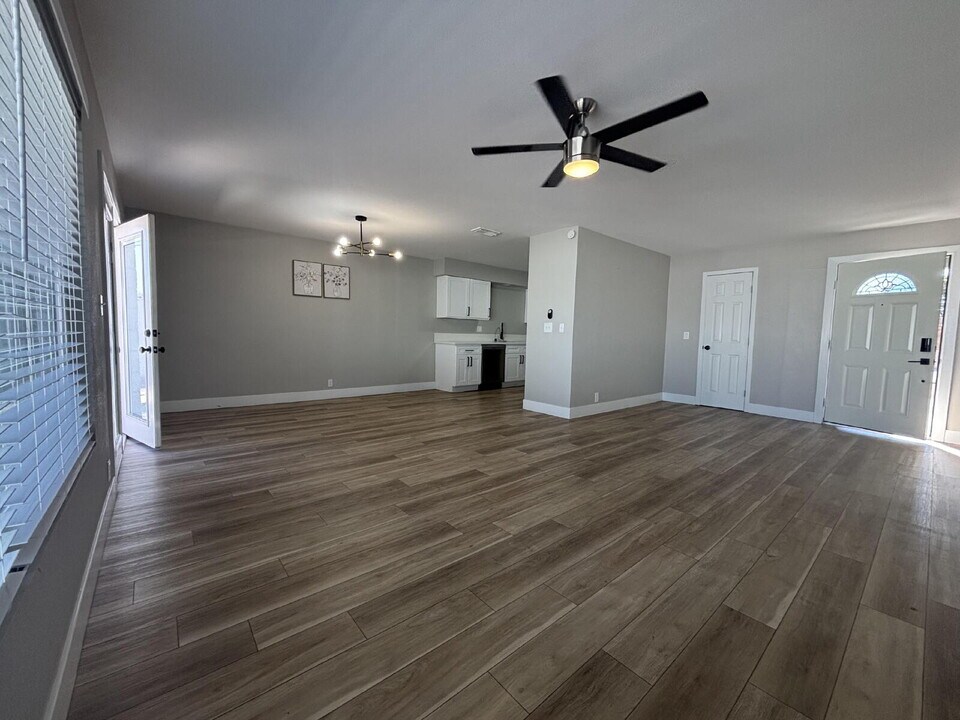 940 Laramore Dr in Las Vegas, NV - Building Photo