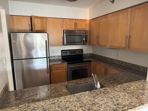 10101 Grosvenor Pl, Unit 1302 in Rockville, MD - Foto de edificio - Building Photo