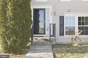 886 Lowe Rd in Middle River, MD - Building Photo