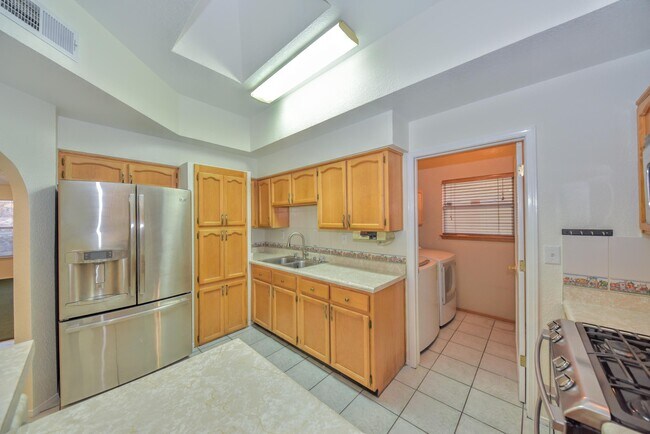 1372 Michelangelo Dr in El Paso, TX - Building Photo - Building Photo