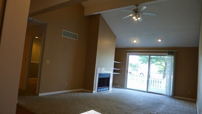 204 Misty Cove in Savoy, IL - Building Photo - Building Photo