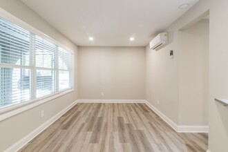 2000 Patio Ct in Charlotte, NC - Building Photo - Building Photo