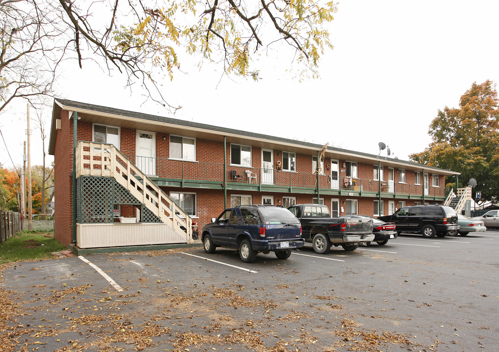 235 Washington Apartments in South Lyon, MI - Building Photo