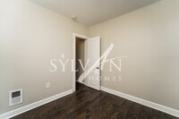 1925 Grinnalds Ave photo'