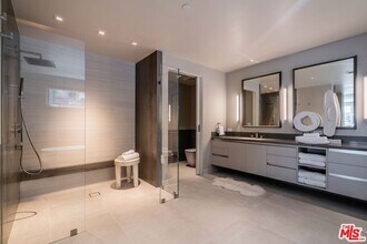 2391 Roscomare Rd in Los Angeles, CA - Building Photo - Building Photo