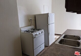 665 Cochran Ave in Los Angeles, CA - Foto de edificio - Building Photo