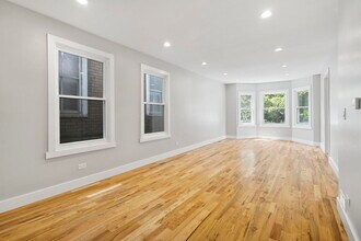 6129 N Ravenswood Ave in Chicago, IL - Building Photo - Building Photo