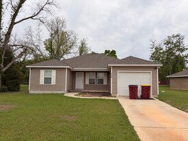 2204 3rd Ave in Crestview, FL - Building Photo