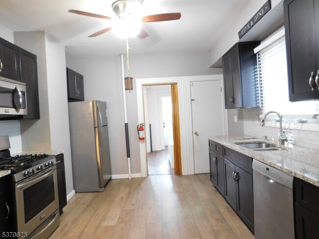 176 Totowa Rd in Totowa, NJ - Building Photo - Building Photo