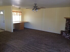 16943 Ouray Rd in Apple Valley, CA - Building Photo