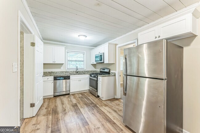 195 Polar Rock Rd SW in Atlanta, GA - Building Photo - Building Photo