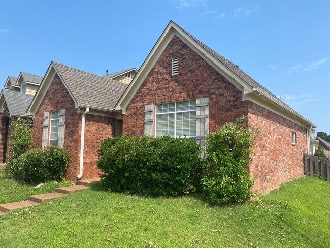 9112 Cinderhill Cove W in Memphis, TN - Building Photo - Building Photo