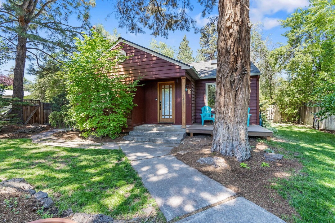 1252 NW Milwaukee Ave in Bend, OR - Building Photo