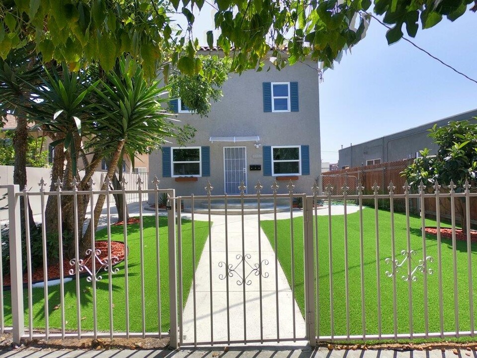 2708 Council St, Unit A in Los Angeles, CA - Building Photo