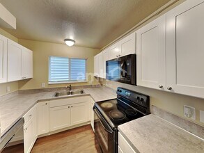 16966 SW Steele Way in Beaverton, OR - Building Photo - Building Photo