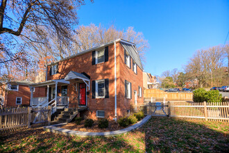 3823 S Four Mile Run Dr in Arlington, VA - Building Photo - Building Photo