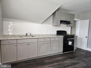 108 New Broadway in Brooklawn, NJ - Foto de edificio - Building Photo