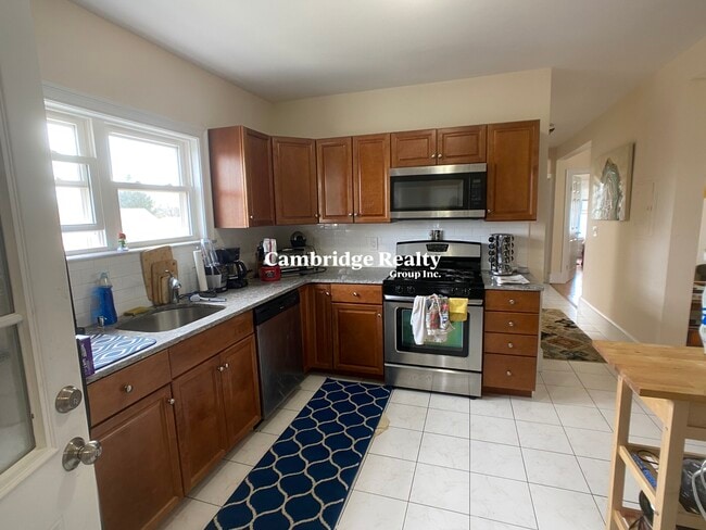 24 Willard Ave, Unit 3A