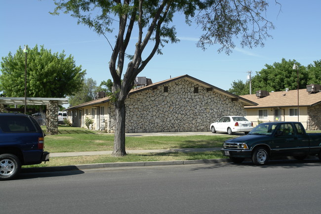 1120-1130 W 12th St in Merced, CA - Foto de edificio - Building Photo