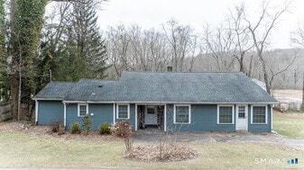 183 Sugar St in Newtown, CT - Building Photo