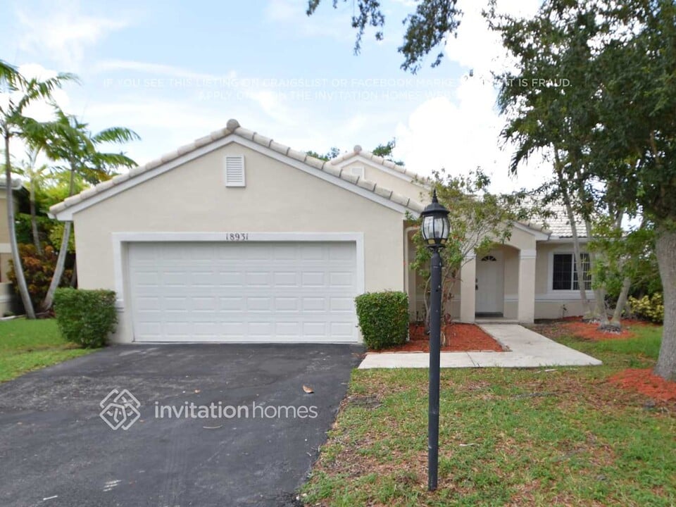 18931 NW 5th St in Pembroke Pines, FL - Foto de edificio