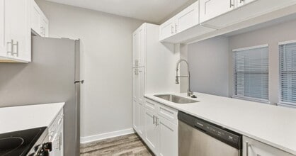Westmount at London Park Apartments in Houston, TX - Building Photo - Building Photo