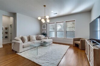 4830 Cedar Springs Rd in Dallas, TX - Building Photo - Building Photo