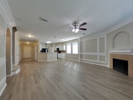 32331 Hunter Park Ct in Conroe, TX - Building Photo