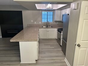 101 Luna Way, Unit Condominium in Las Vegas, NV - Building Photo - Building Photo