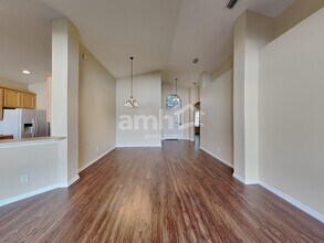 8003 Moccasin Trail Dr in Riverview, FL - Foto de edificio - Building Photo