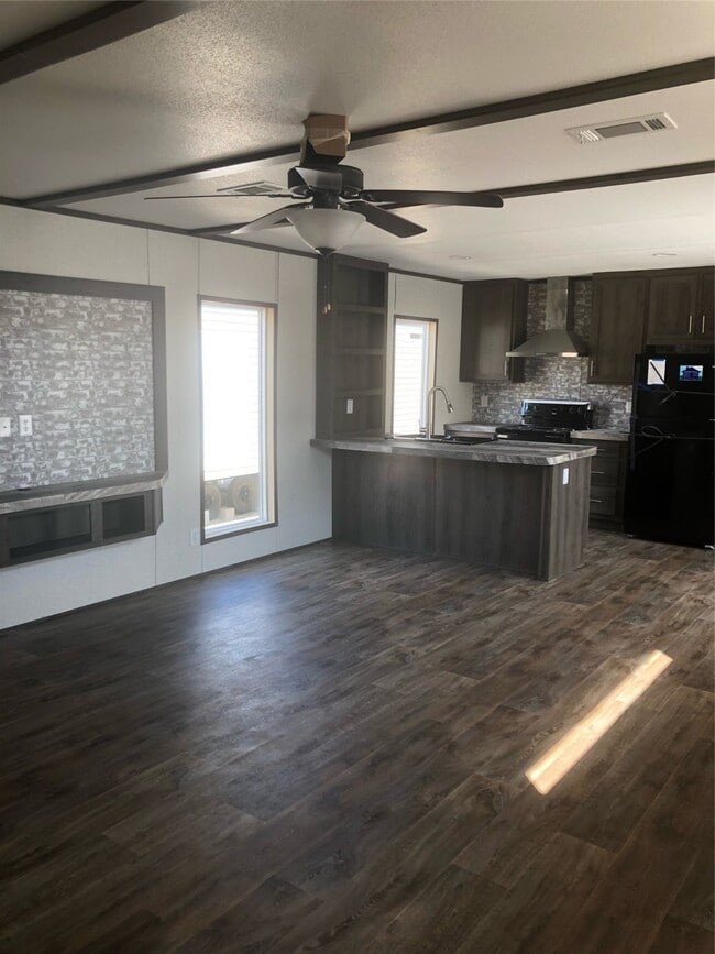 10161 Pollard Rd in Willis, TX - Building Photo - Building Photo