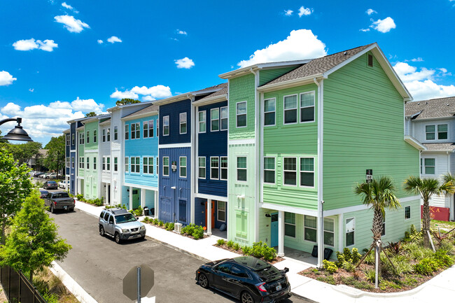 Aspen Heights Tampa in Tampa, FL - Building Photo - Primary Photo