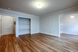ELIZABETH APARTMENTS (ELIZ01) in Portland, OR - Building Photo - Interior Photo