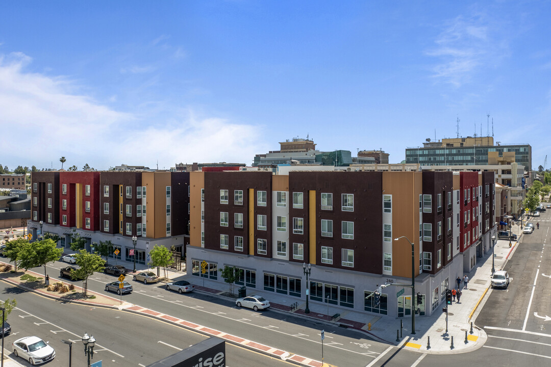 Grand View Village in Stockton, CA - Foto de edificio