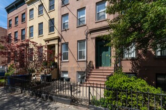76 Sussex St in Jersey City, NJ - Foto de edificio - Building Photo
