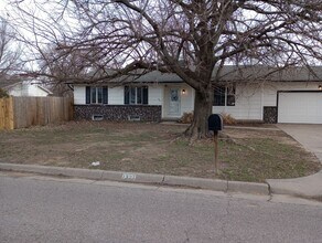 1321 W 45th St S in Wichita, KS - Building Photo - Building Photo