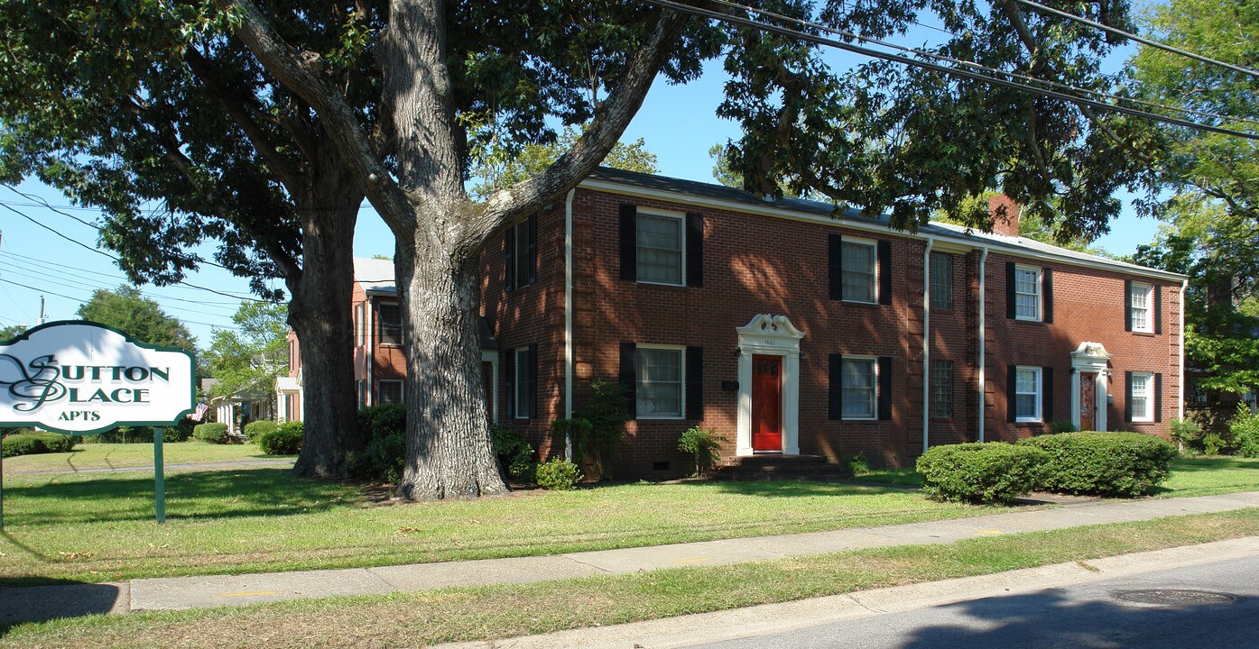 Sutton Place in Fayetteville, NC - Foto de edificio