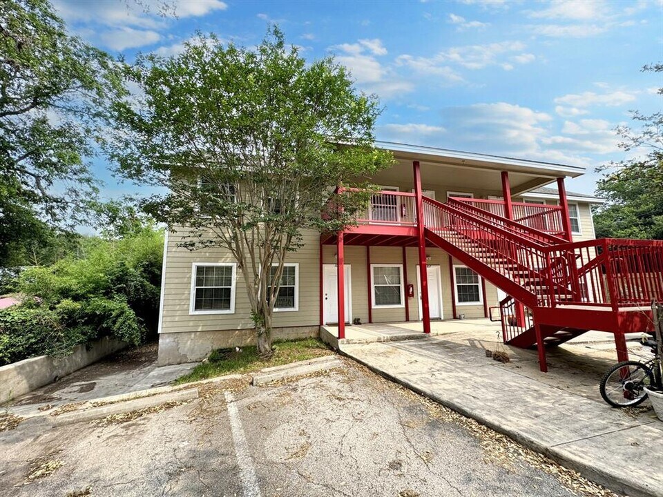 412 Burleson St-Unit -102 in San Marcos, TX - Building Photo