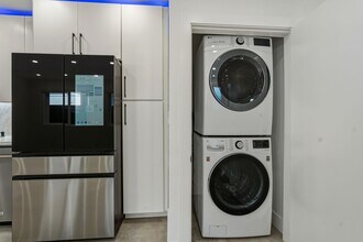 22257 Wyandotte St in Canoga Park, CA - Building Photo - Building Photo