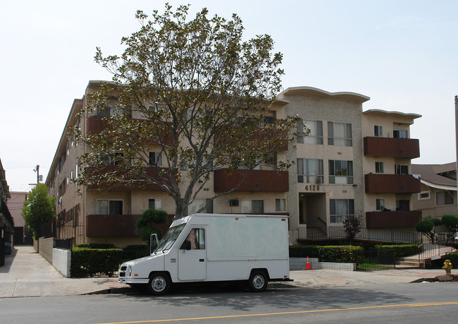 4126 Rosewood Ave in Los Angeles, CA - Building Photo - Building Photo