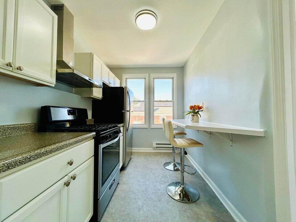 8421 Bergenline Ave in North Bergen, NJ - Building Photo