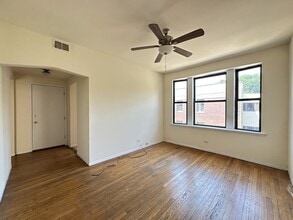 3147 W Medill Ave, Unit A01C in Chicago, IL - Foto de edificio - Building Photo