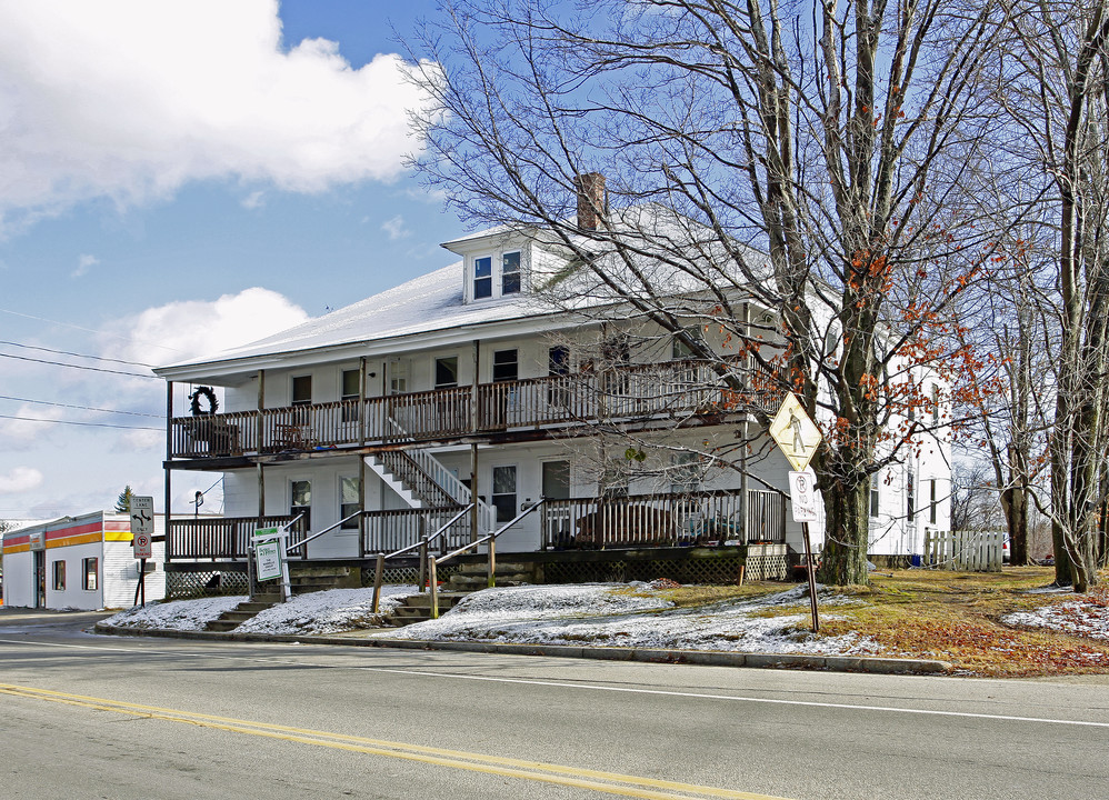 40 Peterborough St in Jaffrey, NH - Building Photo