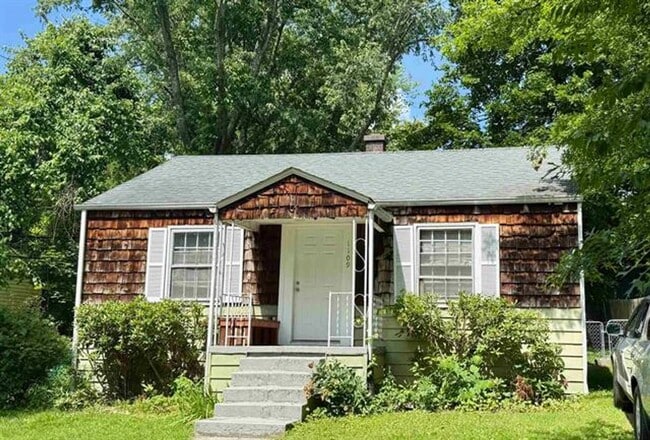 1109 Palmer Dr in Blacksburg, VA - Building Photo - Building Photo
