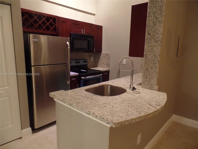 2880 N Oakland Forest Dr, Unit 308 in Oakland Park, FL - Building Photo - Building Photo