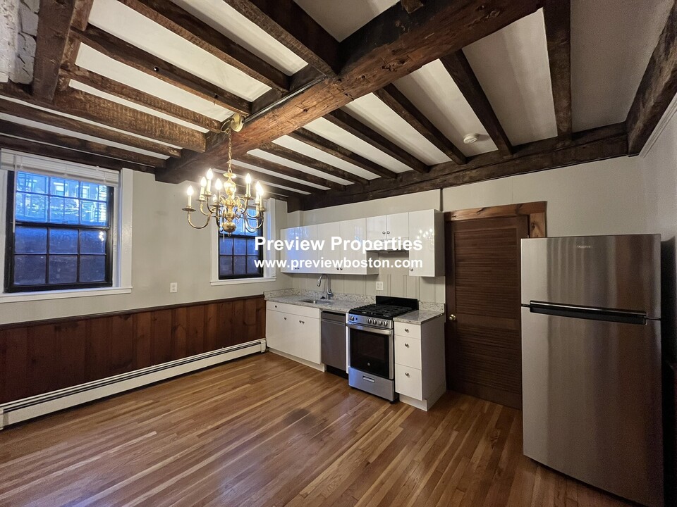 26 Fayette St, Unit B in Boston, MA - Building Photo