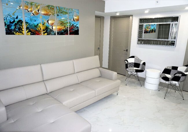 5225 Collins Ave