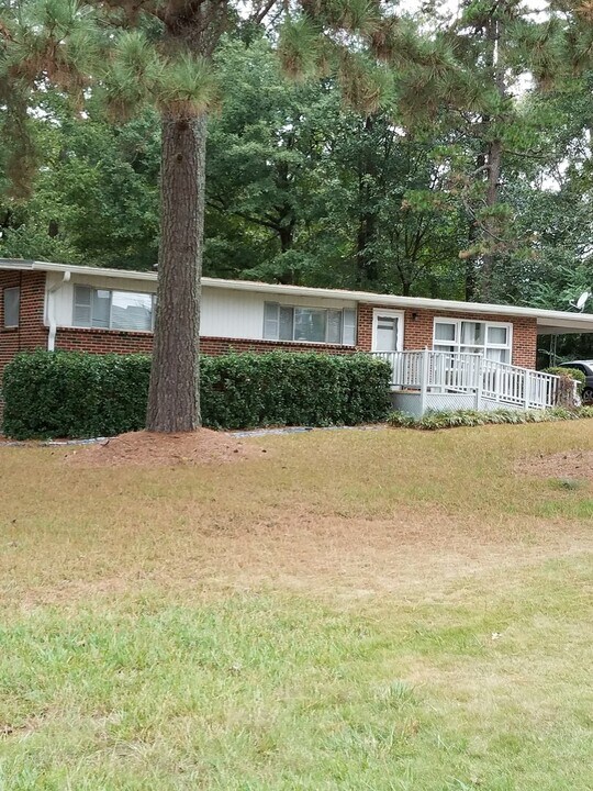 2140 Favor Rd SW in Marietta, GA - Building Photo
