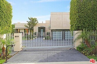 801 N Rexford Dr in Beverly Hills, CA - Foto de edificio - Building Photo